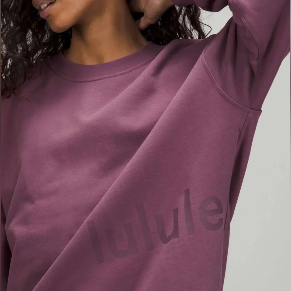 Lululemon Perfectly Oversized Crew *Graphic
Vintage Plum 8 sweatshirt logo